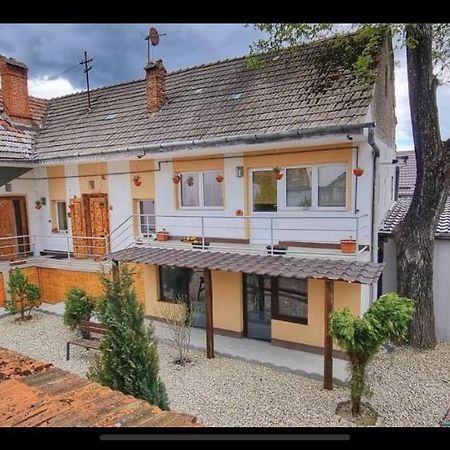 La Nuc O Camera Săcele Exteriör bild