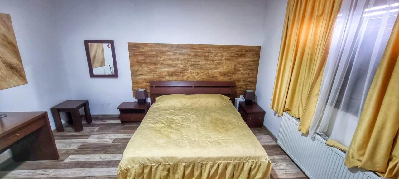 La Nuc O Camera Săcele Exteriör bild